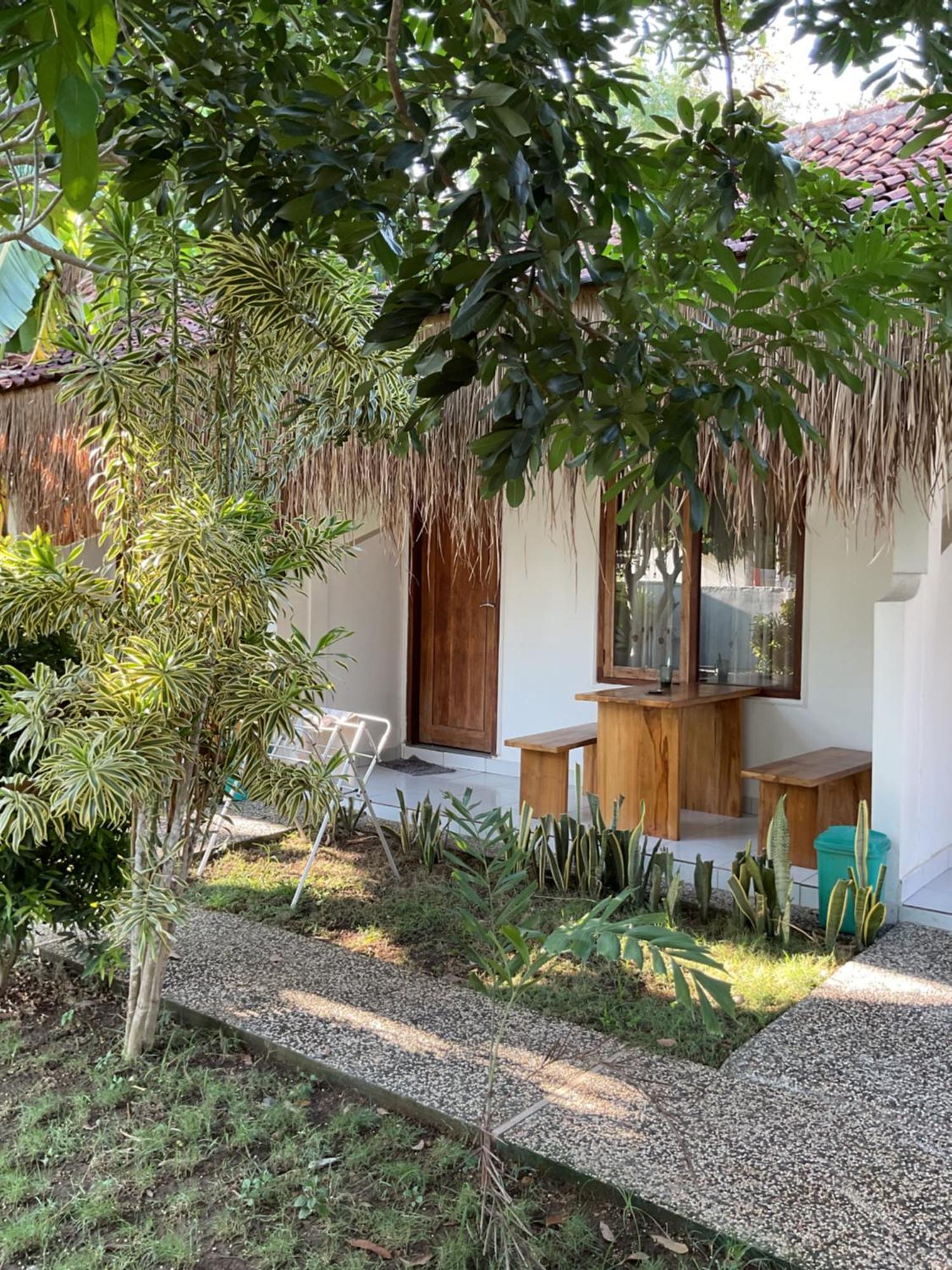 Tiga Spies Hostel Kuta  Exterior photo